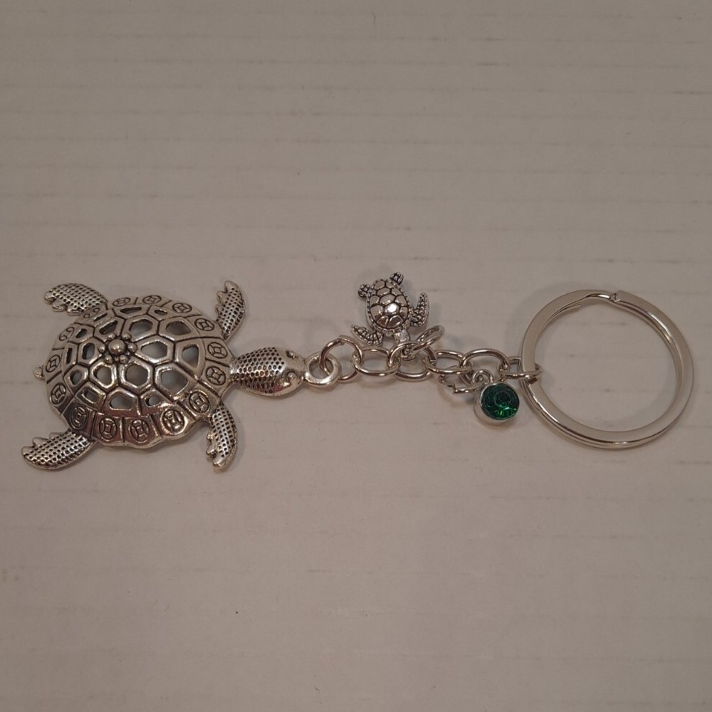 New In Packaging 1pc Sea Turtle With Baby And Green Stone Keychain W/Octopus Sty